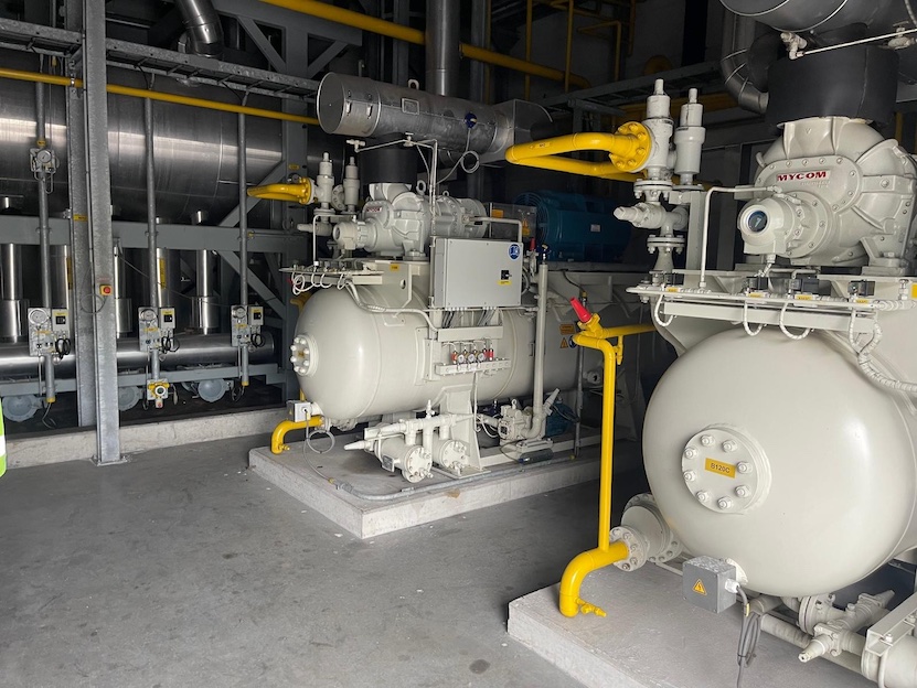 Foto 1-Mycom-Mayekawa Ammon. vriesp. install 683kw.jpg
